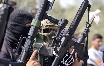 Combatientes palestinos en el funeral de Uday Salah, un menor de 17 años muerto por fuego israeló cerca de Jenin, en Cisjordania, el pasado jueves.