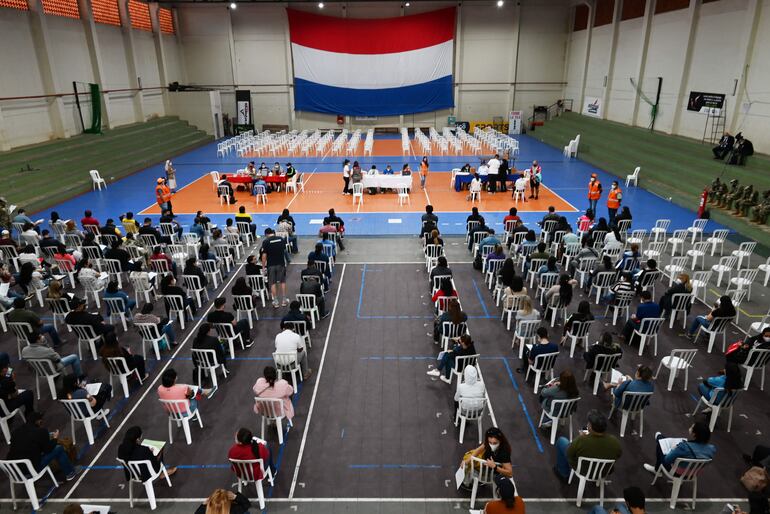 La inmunización a partir de hoy es según terminación de cédula; solo en el megavacunatorio del exAratirí no se tendrá en cuenta este detalle como requisito.