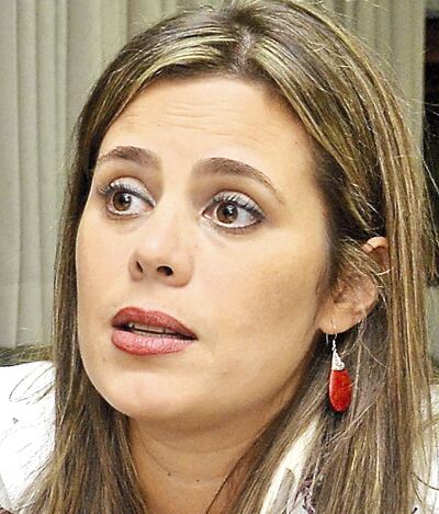Kattya González (PEN), diputada por Central. Cuestiona al presidente por reivindicar a Alfredo Stroessner.