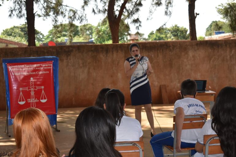 Charla sobre prevención de pornografía infantil.

