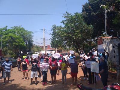 Pobladores de Isla Bogado reclaman ante falta de agua