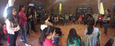 El Cántaro cuenta con una biblioteca popular en la ciudad de Areguá.