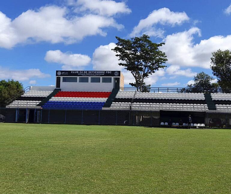 Coqueto sector principal del estadio del 24 de Setiembre de Valle Pucú, Areguá.
