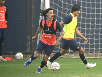 Williams Riveros (I) y Marcelo Moreno Martins (d) en el entrenamiento de Cerro Porteño en la Ollita.