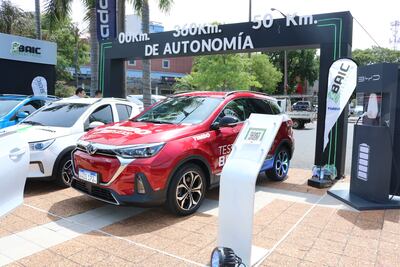 Vehículos eléctricos:  mitigan la contaminación y la emisión de CO2.