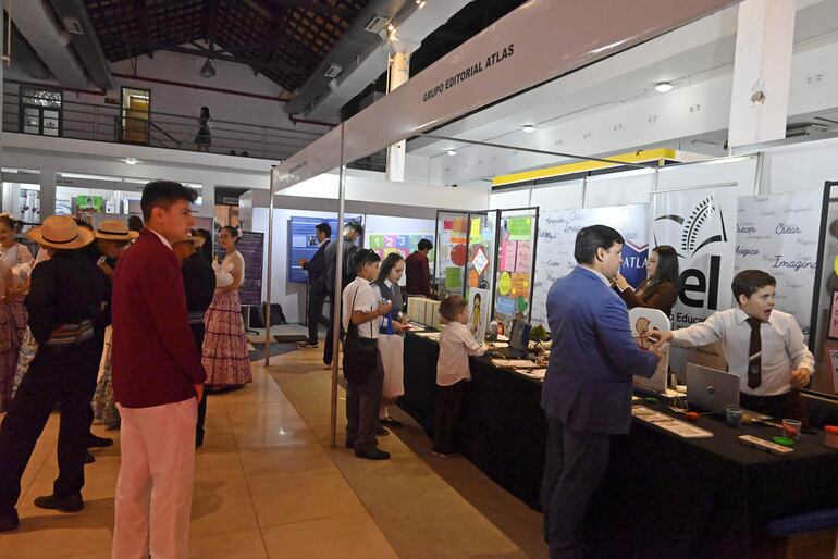 La muestra permitió el acompañamiento de estudiantes que mostraron sus proyectos de aula.