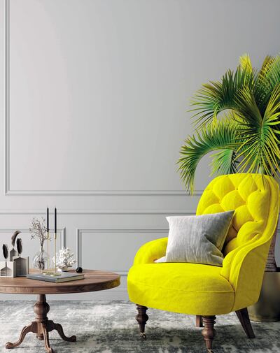 Un sillón vintage, o de color singular en contraste con el resto de la decoración, puede realzar sin mucho esfuerzo un rincón. Especiales para espacios de lectura..