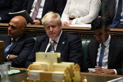 Los ministros británicos de Economía, Rishi Sunak, y Salud, Sajid Javid, han anunciado este martes su dimisión al haber perdido la confianza en el liderazgo del primer ministro, Boris Johnson.
