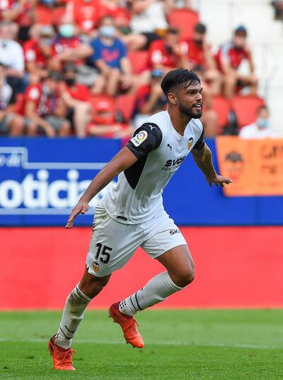 Omar Alderete, cuando marcó un gol contra Osasuna en la Liga española.