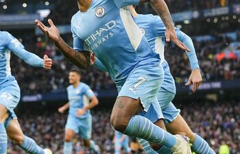 Raheem Sterling marcó su gol número 100 en la Liga Premier.