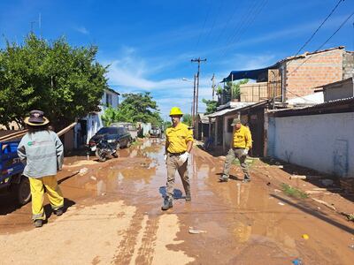 Damnificados son asistidos en el Bañado Sur.