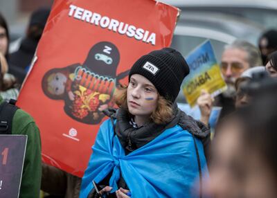 Refugiados ucranianos protestan contra la guerra, frente a la Embajada de Rusia en Chisinau, Moldavia, el pasado viernes.