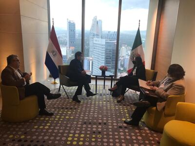 Reunión entre el canciller nacional Euclides Acevedo y Silvia Varela, vicepresidenta para América Latina y directora general de AstraZeneca de México.