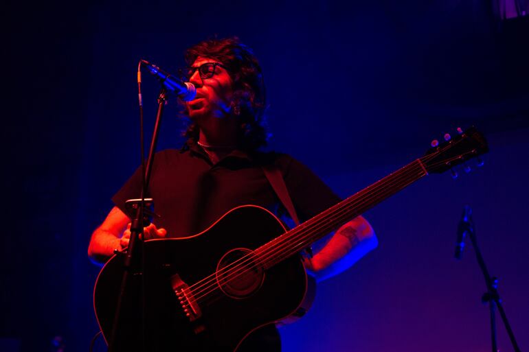 Divertido, pícaro y simpático en sus intervenciones hablando con su público.