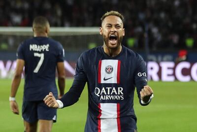 Neymar grita su gol, anotado tras asistencia de Mbappé.