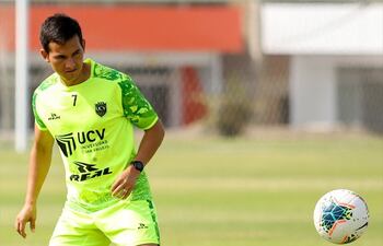 Jairo Vélez, volante de nacionalidad ecuatoriana que actualmente milita en la Universidad César Vallejo de Perú.