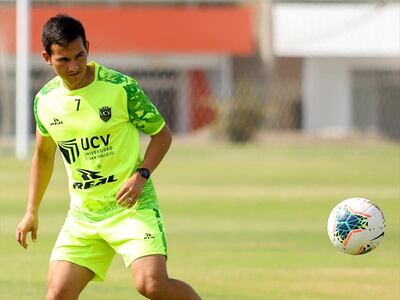 Jairo Vélez, volante de nacionalidad ecuatoriana que actualmente milita en la Universidad César Vallejo de Perú.