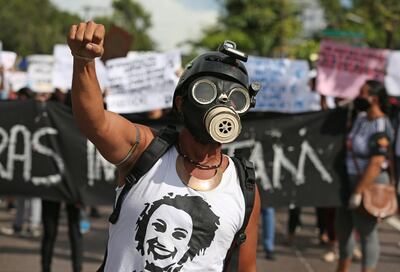 Manifestantes durante una protesta contra el fascismo en Manaus, Brasil.