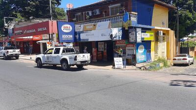 Este pequeño local de cobranza fue asaltado al rededor de las catorce horas por dos hombres que se habrían llevado la recaudación del día.