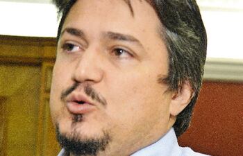 El presidente del PEN, Fernando Camacho, indicó que seguirán apostando por los mejores hombres y mujeres del país.