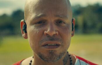Residente, el artista puertorriqueño, abrió el corazón con la canción “René”, describiendo la vida de depresión y añoranza que se esconde tras el telón de la fama.