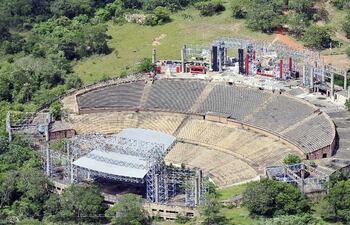Una gran cantidad de personas se aglomeraron en el Anfiteatro de San Bernardino, por lo que la Fiscalía decidió abrir una investigación.