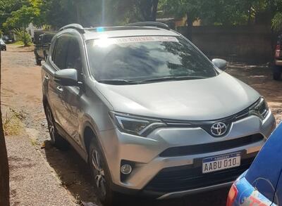 El vehículo Toyota, modelo RAV4 CVT, denunciado como robado en la República Argentina, estaba en poder del funcionario de la IX Región Sanitaria.