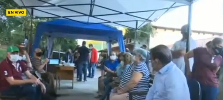 Los adultos comentarion que se convencieron en su mayoría, a última hora para vacunarse