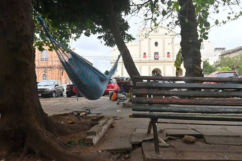Algunas familias consideran que las casas ofrecidas por el MUVH son muy pequeñas y no querrían mudarse de las plazas. 