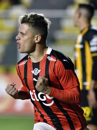El festejo del argentino Bautista Merlini, autor del gol del empate de Libertad en La Paz.