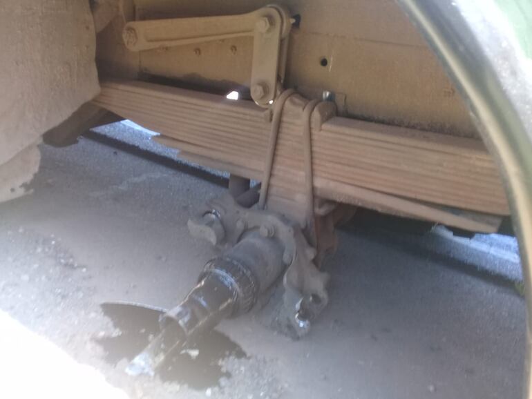 La rueda del colectivo se desprendió estando en movimiento.