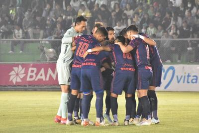 Los jugadores del CSD Municipal de José Saturnino Cardozo antes de la revancha de la semifinal del torneo Apertura 2022 de Guatemala.
