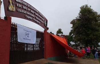 Alumnos del Colegio San Agustín tomaron la institución, y pidieron que el director sea puesto nuevamente en su cargo.