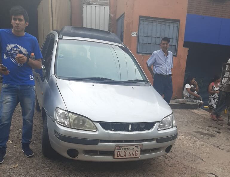 Automóvil de la marca Toyota que provocó dos accidentes sobre la Avenida Fernando de la Mora.