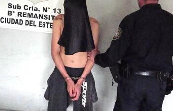 Herminio David Martínez Vázquez, detenido por efectivos policiales con ayuda de vecinos