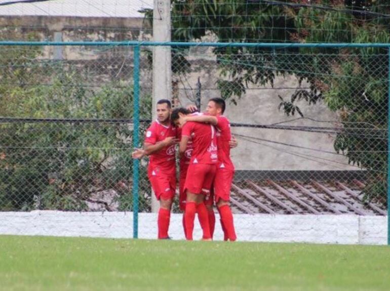 Fernando de la Mora ganó y lleva diez partidos sin perder en la Intermedia.