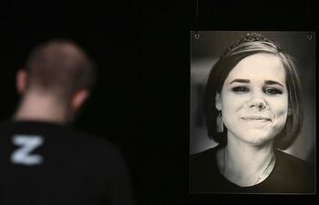 Un tribunal de Moscú ordenó hoy el arresto en ausencia a la ciudadana ucraniana Natalia Vovk, acusada de haber perpetrado el atentado que mató en agosto a Daria Dúguina, hija del líder del Movimiento Neoeuroasianista, Alexandr Duguin, considerado próximo al Kremlin, informó la agencia oficial TASS.