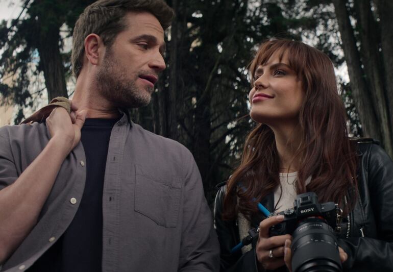 Michel Brown y Ana Lucía Domínguez en una escena de "Pálpito", donde interpretan a Simón y Camila.