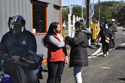 Vacunación antiCOVID en el autódromo Rubén Dumot, ex-Aratirí, Capiatá.