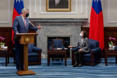 La presidenta taiwanesa Tsai Ing-wen (d) recibió a una delegación estadounidense del Estado de Indiana, Estados Unidos. (EFE)