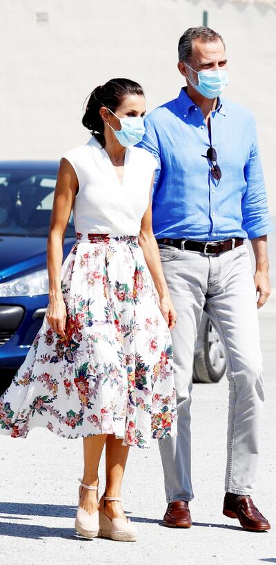 Eternas alpargatas. La reina Letizia apuesta a la comodidad en la gira que realiza por España para promocionar el turismo.