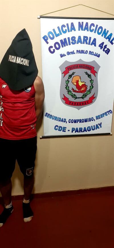 Juan Alexis Aquino Torres, detenido por agentes policiales de la comisaría 4ª.