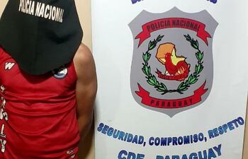 Juan Alexis Aquino Torres, detenido por agentes policiales de la comisaría 4ª.