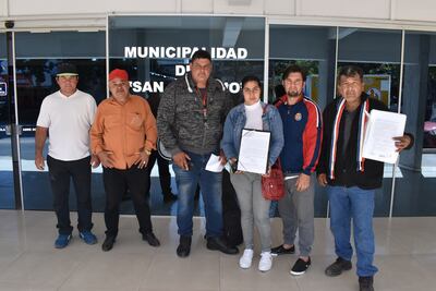 Vecinos del Territorio Social Nuevo Renacer II del barrio Cándida Achucarro que exigen una asamblea o el reconocimiento de la comisión Provivienda.