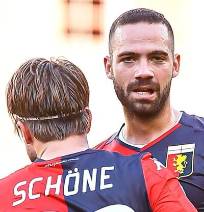 Lasse Schone y Davide Biraschi, del Genoa.