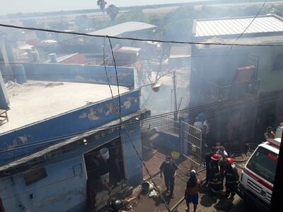 Un gran incendio nuevamente afecta a viviendas de la Chacarita.