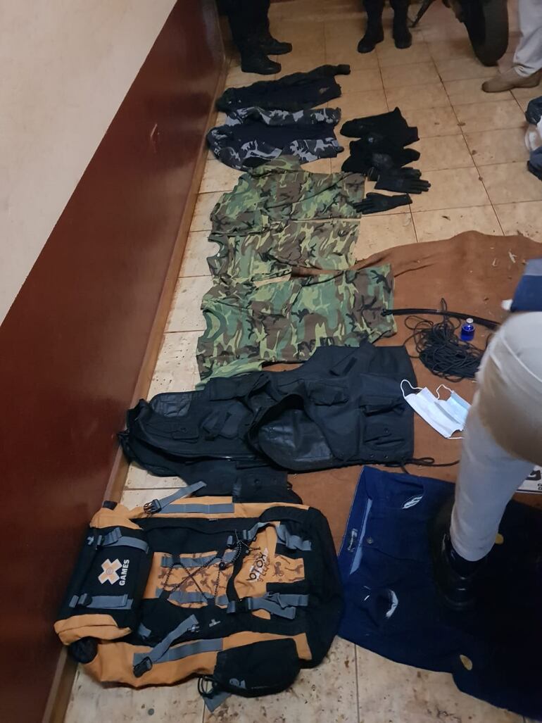 Las evidencias fueron encontradas en el interior del vehículo.