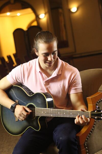 Javier Arrellaga es un nuevo cantautor paraguayo.