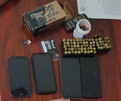 Parte de la evidencia incautada durante los procedimientos.