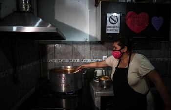 De acuerdo a un informe difundido este miércoles por el Instituto Nacional de Estadística y Censos (Indec), la tasa de pobreza urbana registrada entre julio y diciembre pasado estuvo 1,1 puntos por encima de la del primer semestre de 2020.